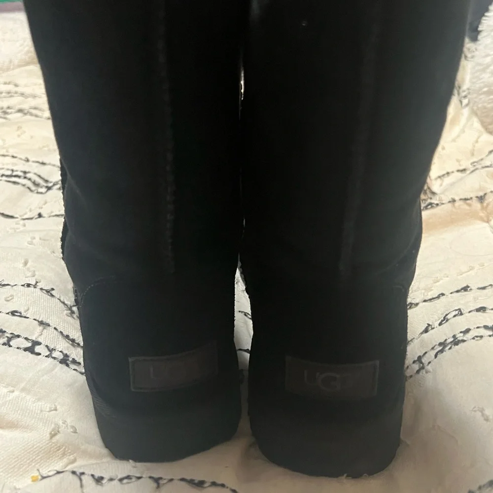 black uggs - Picture 2 of 4